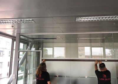 Maßgefertigte Glaswand für Büro und Gewerbe – Glasbau Haid