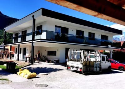 Limi Glas Team bei der Montage einer Glasanlage in Ansfelden -Glasbau Haid